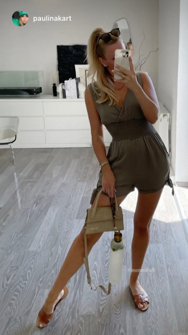 Paulina mit MAMEIDO Trinkflasche 1l in Ivory Beige Gold